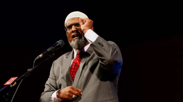 El predicador islámico fugitivo Zakir Naik se reúne con el primer ministro paquistaní para dar conferencias e interacciones en todo el país.