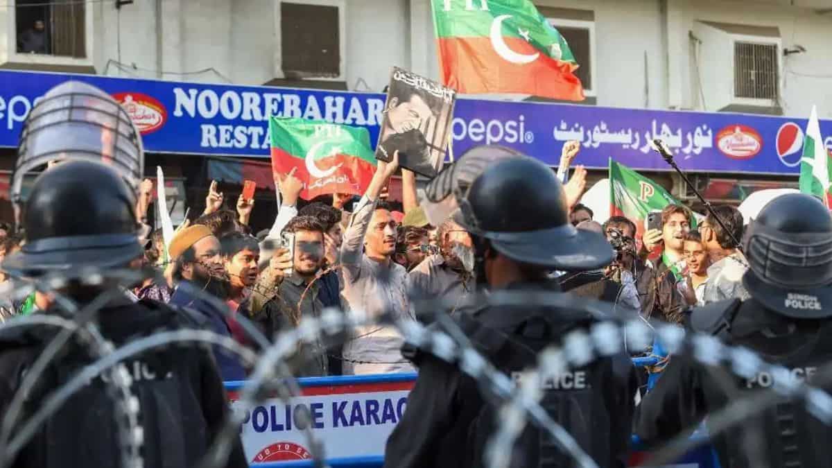Violencia en Pakistán: 6 miembros del personal de seguridad muertos y decenas heridos cuando los manifestantes del PTI ingresan a Islamabad