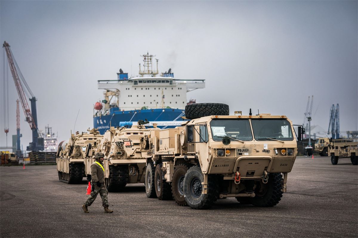 Cómo la burocracia y la subfinanciación socavan la movilidad militar de la UE