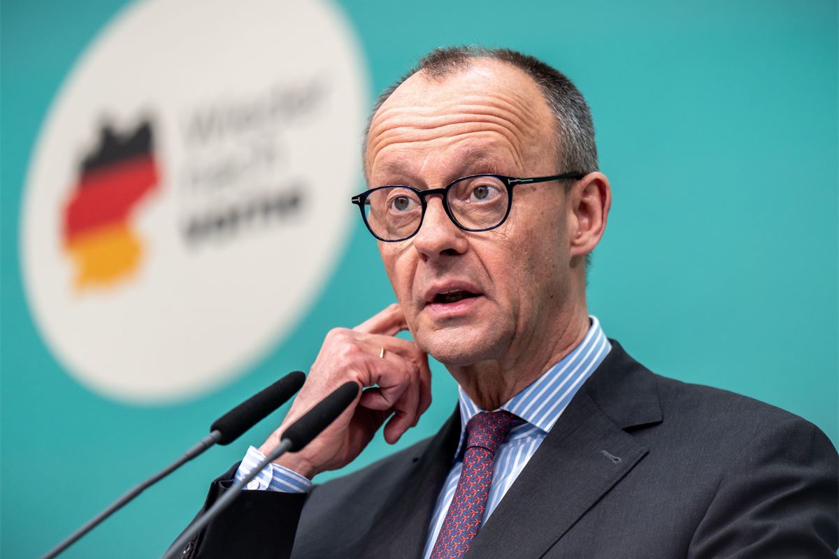 Acumulación de defensa de Merz Eyes, reinicio económico y migración más estricta