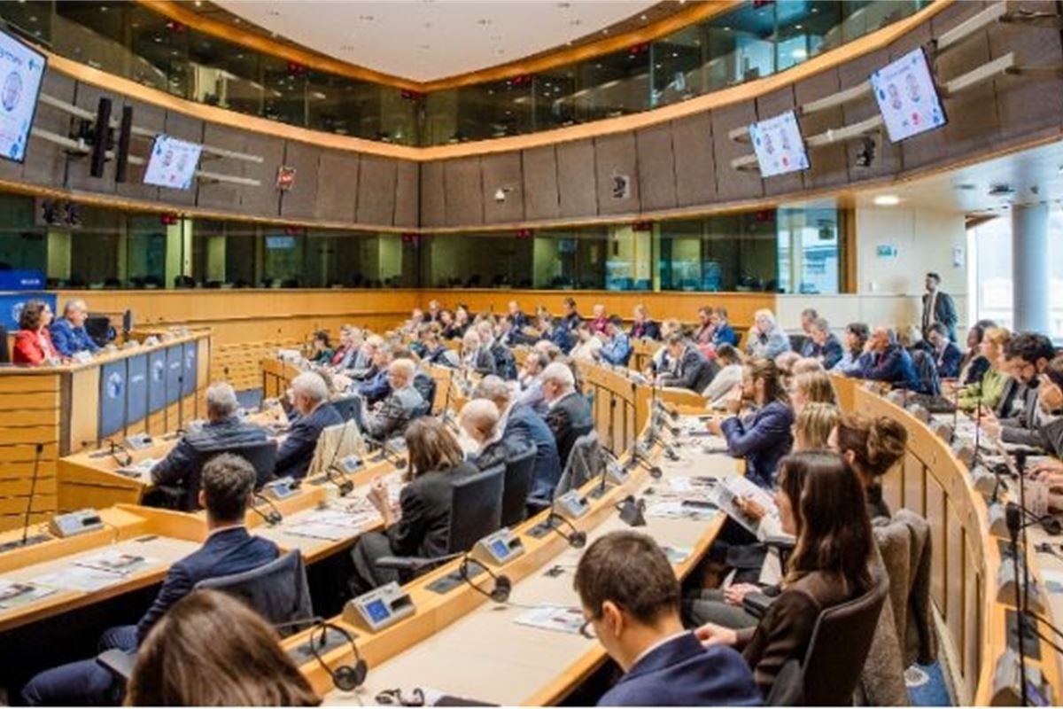 ¿Puede la política de la UE ponerse al día con el aumento de la atención dirigida por farmacia?