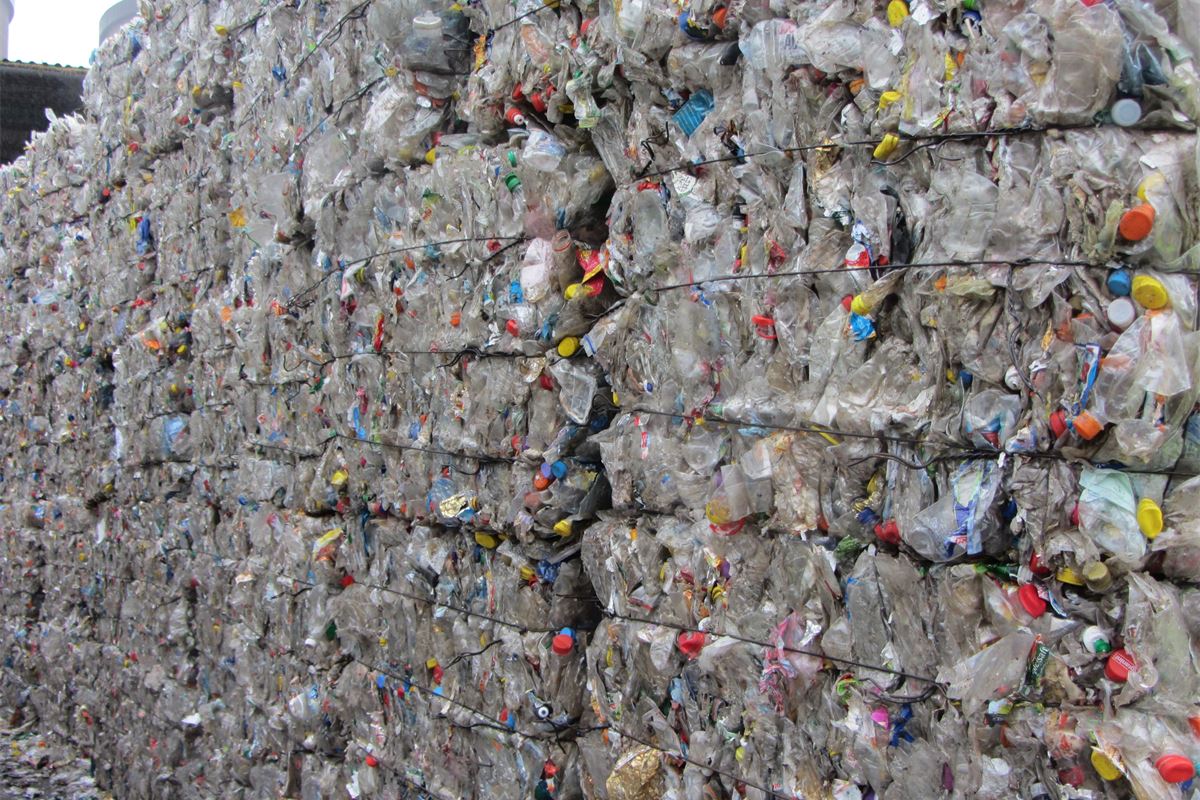 Lo que se esconde detrás de la crisis en el sector del reciclaje de plásticos en Europa