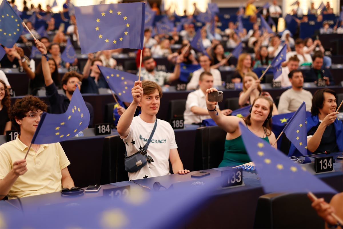 'Seríamos tontos si no utilizáramos influencers': la apuesta de la UE por la diplomacia de TikTok