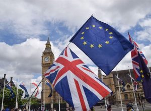 Diez años después del Brexit, la inestabilidad política británica frena el “reinicio” UE-Reino Unido