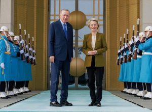 Bruselas no puede ignorar a Turquía. Pero tampoco puedo aceptarlo